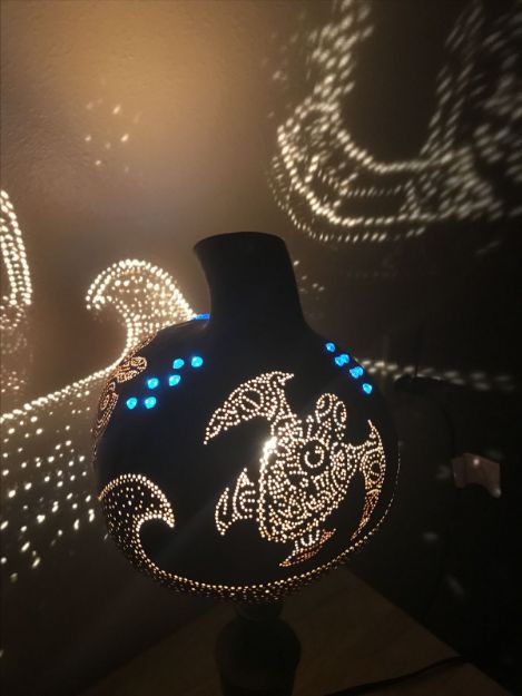 Picture of Māori Turtles with Waves and gems